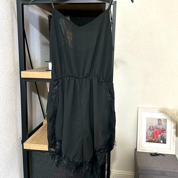 ♥️ Miss Kay Black Lace Romper - Picture 3 of 5